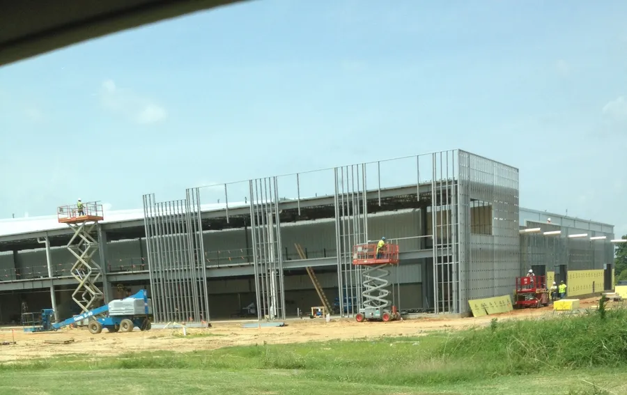 3919 Greenfield Drive, Union City, TN: Front of building north side