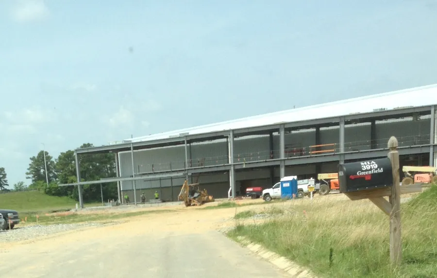3919 Greenfield Drive, Union City, TN: Front of building south side