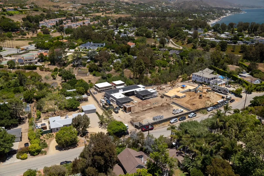 6626 Zumirez Drive, Malibu, CA