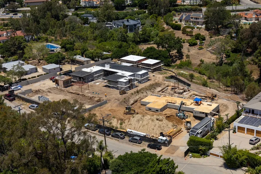 6626 Zumirez Drive, Malibu, CA