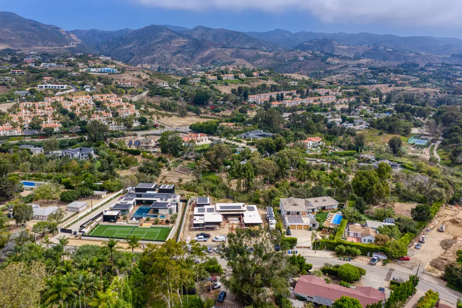 6642 Zumirez Drive, Malibu, CA