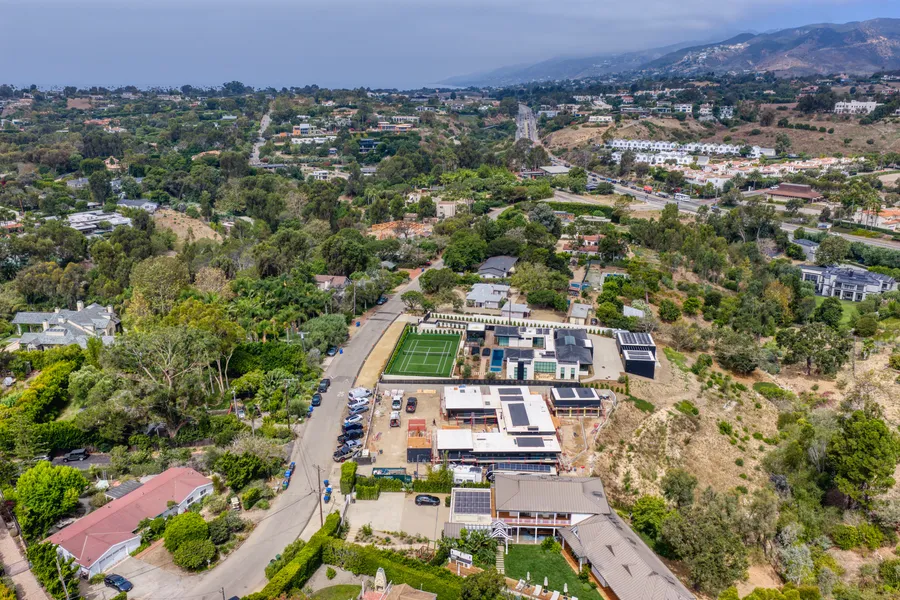 6642 Zumirez Drive, Malibu, CA