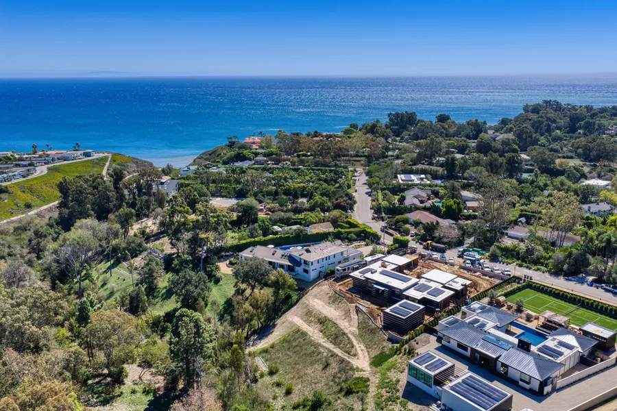 6642 Zumirez Drive, Malibu, CA