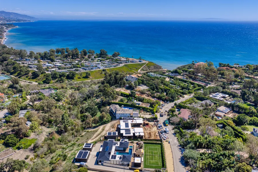6642 Zumirez Drive, Malibu, CA