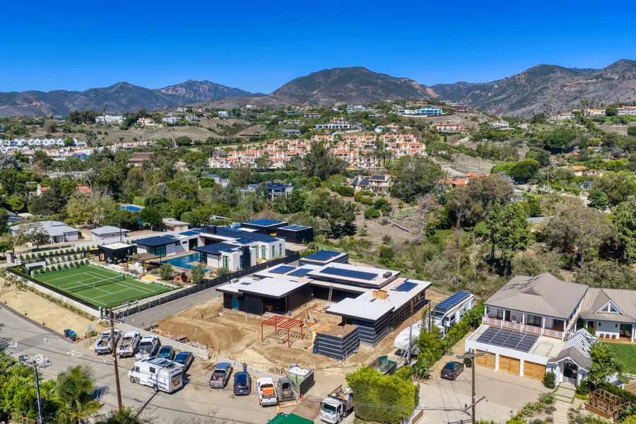 6642 Zumirez Drive, Malibu, CA